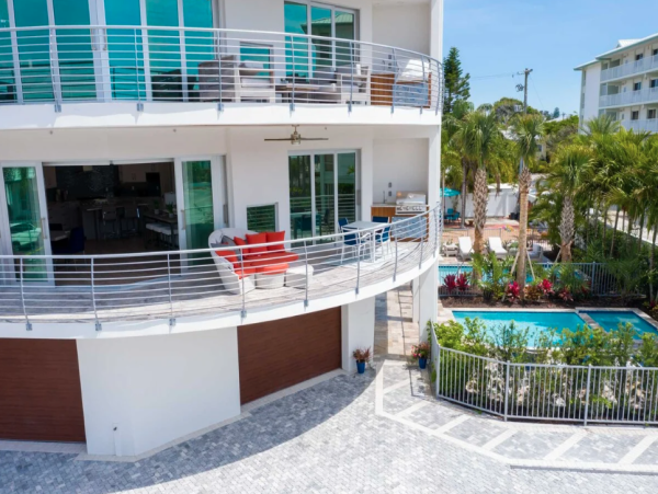 Gulf Views Siesta Key Vacation Condo Four Bedrooms - Ideal Beach Getaway